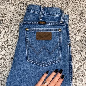 SLIM WRANGLER JEANS
